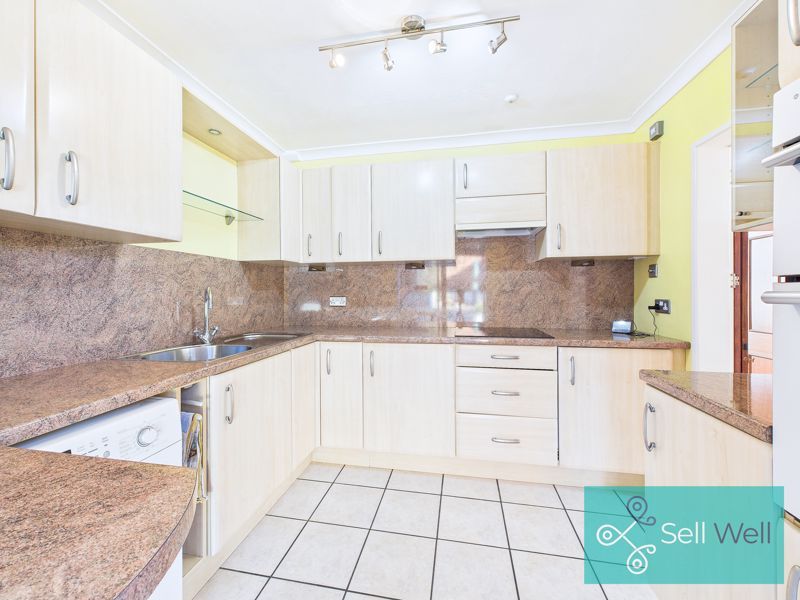 Property photo 3 of 31 Kitchen