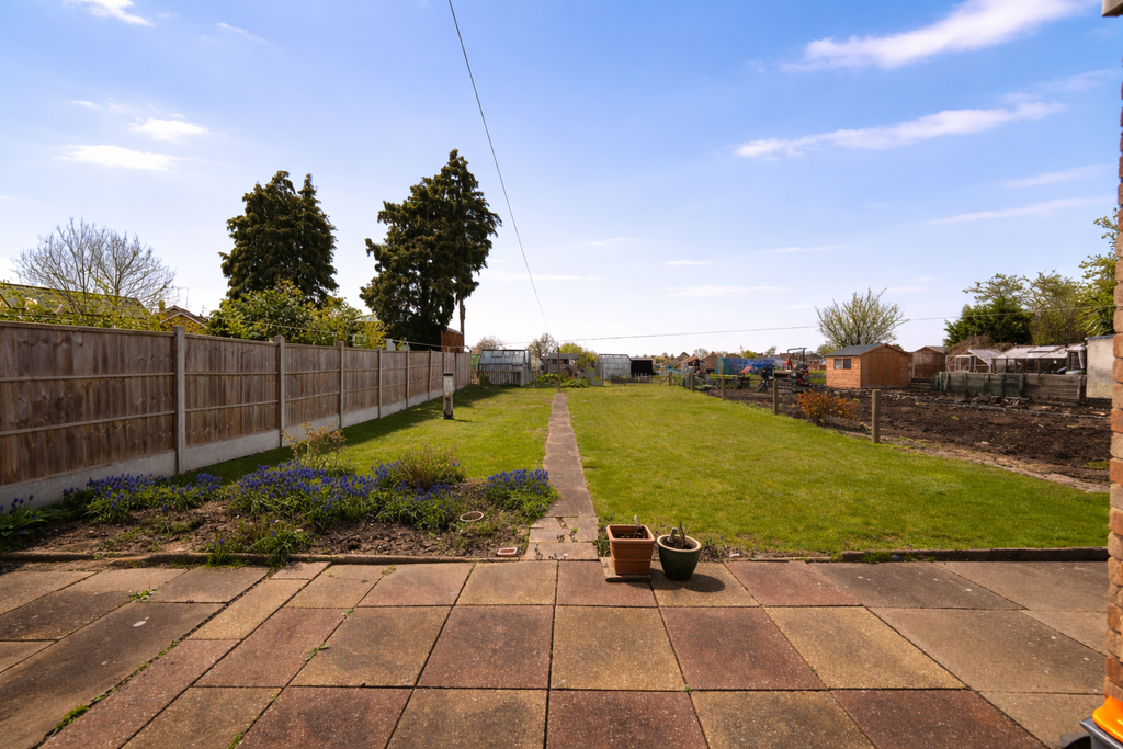 Property photo 3 of 21 Back