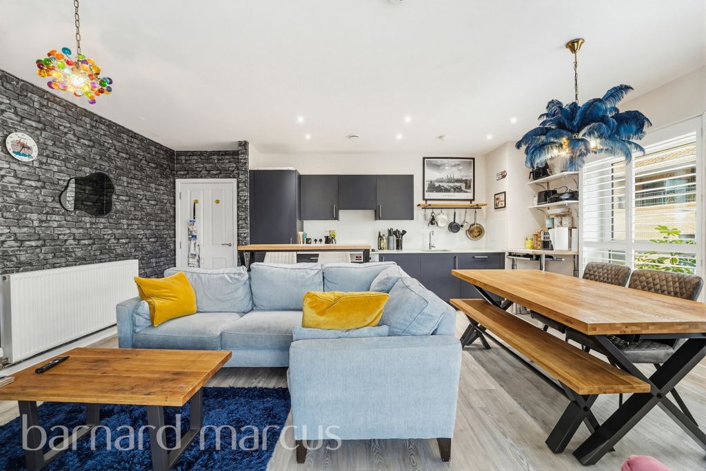 Property photo 2 of 7 Kitchen