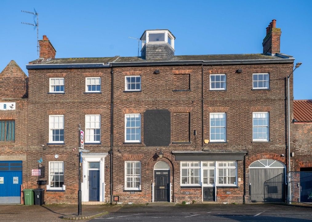 Property photo 1 of 32