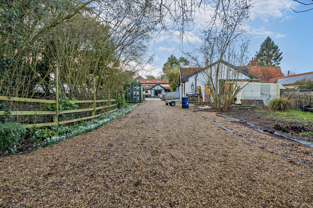 Property photo 1 of 32