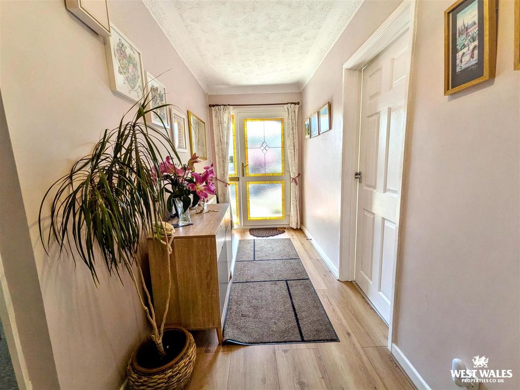 Property photo 2 of 25 6357.Jpg