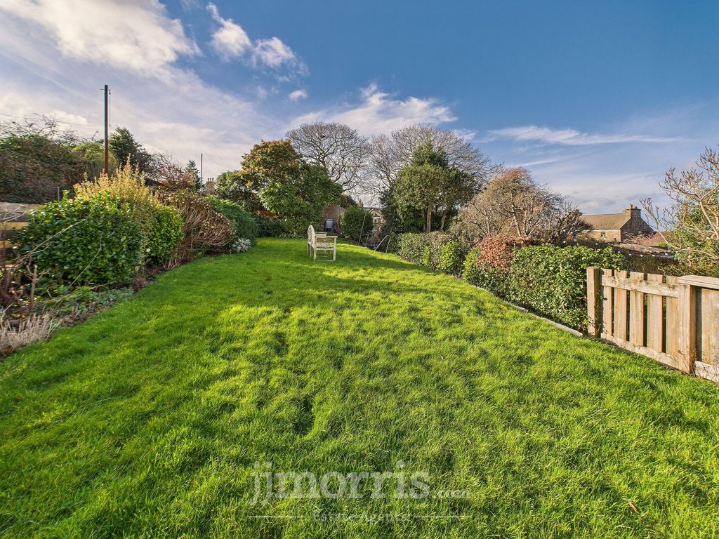 Property photo 3 of 33