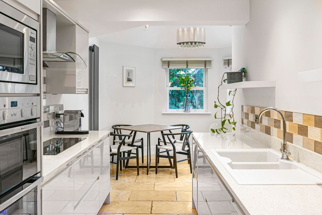 Property photo 3 of 12 Kitchen