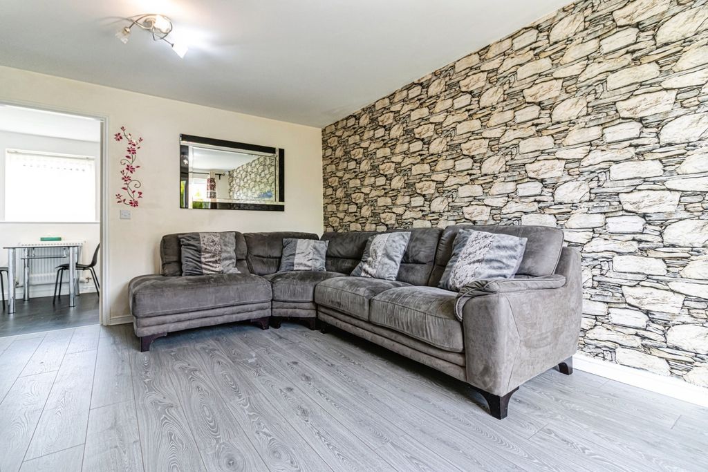 Property photo 3 of 8 Photo