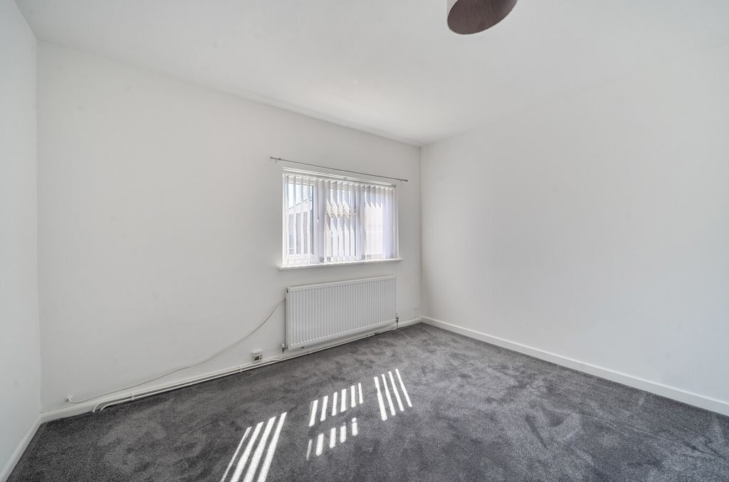 Property photo 3 of 16 1449806-3-69Ef3A4...