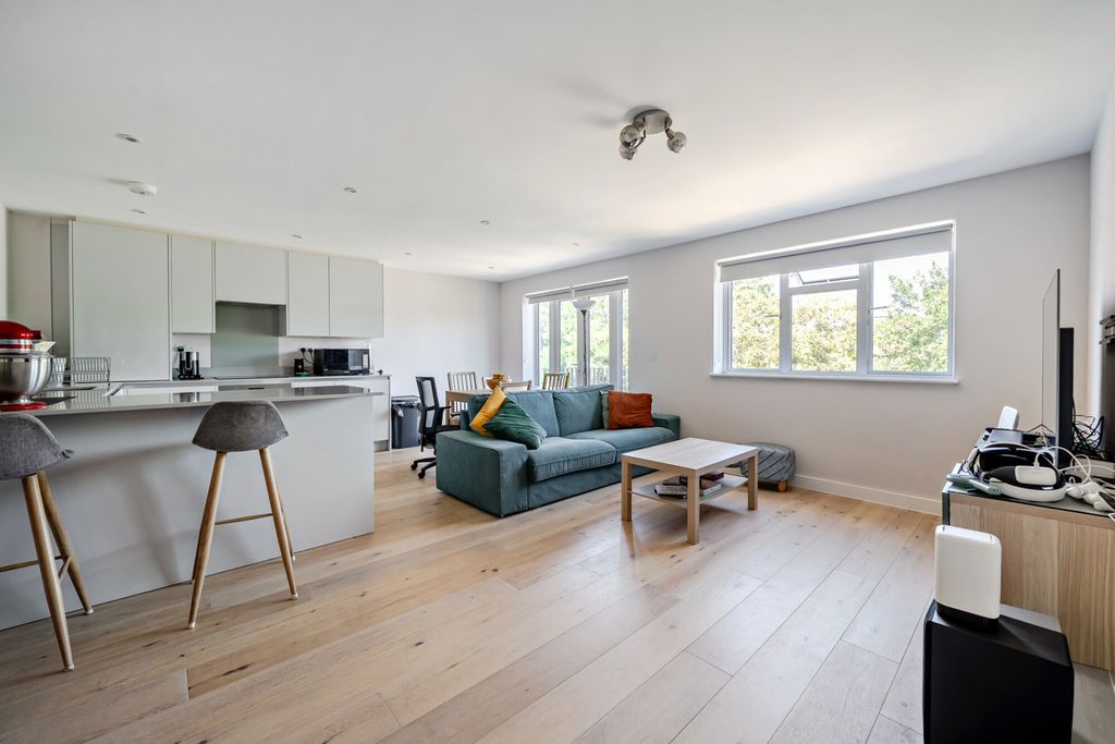 Property photo 2 of 16 1483745-14-6A4250...
