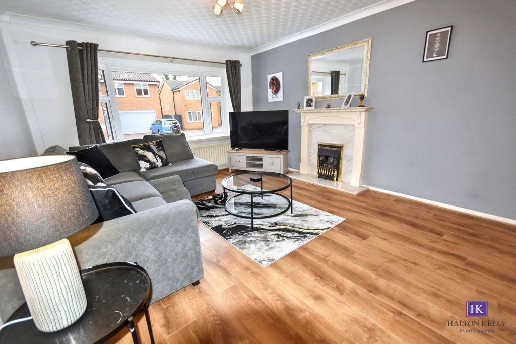 Property photo 3 of 31 Lounge/Diner