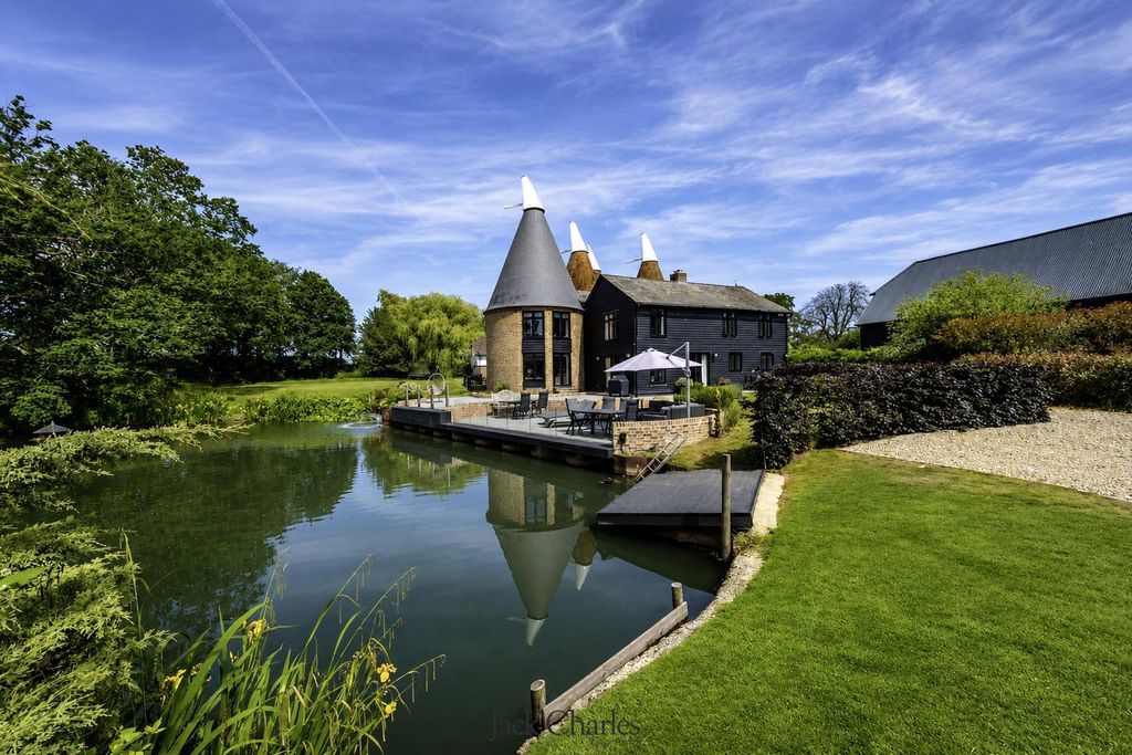 Property photo 1 of 38 The Oast House-2.Jpg