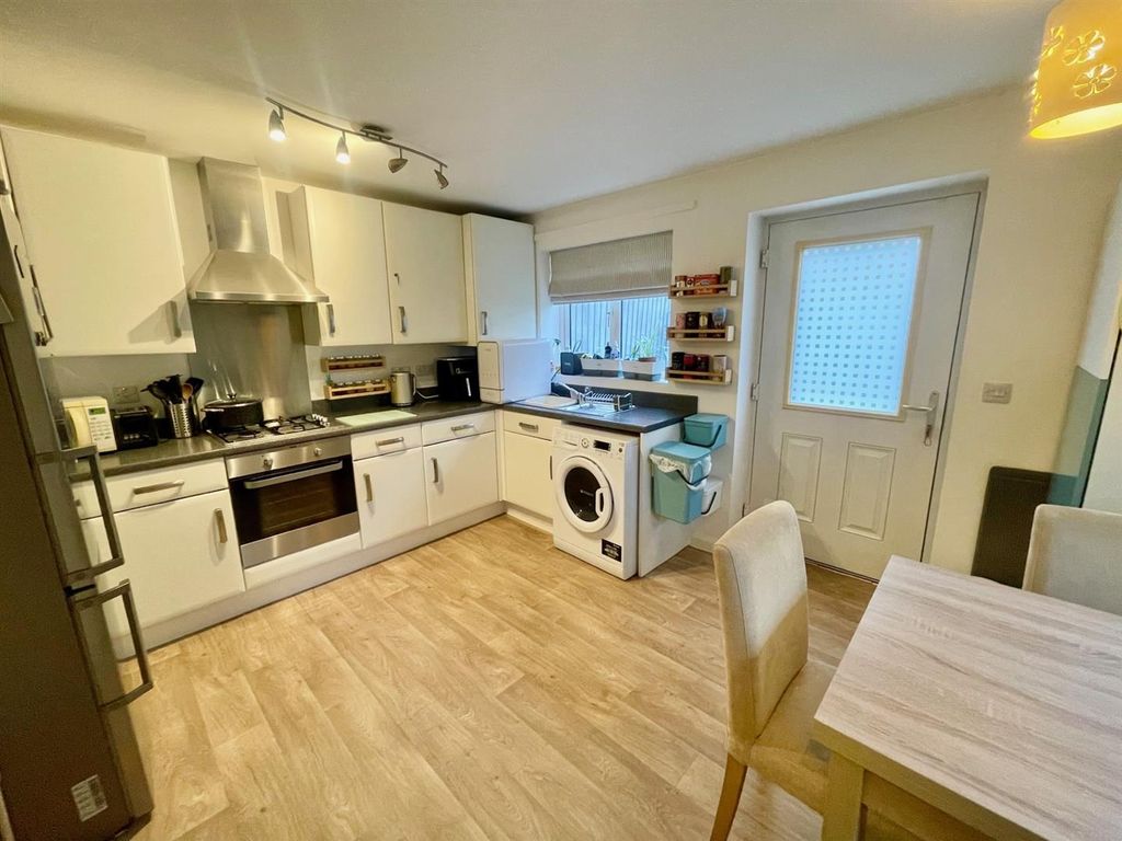 Property photo 3 of 13 Kitchen 3.Jpg