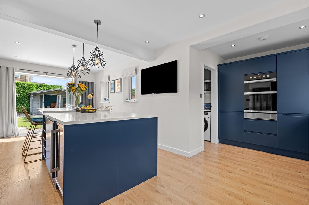 Property photo 3 of 32