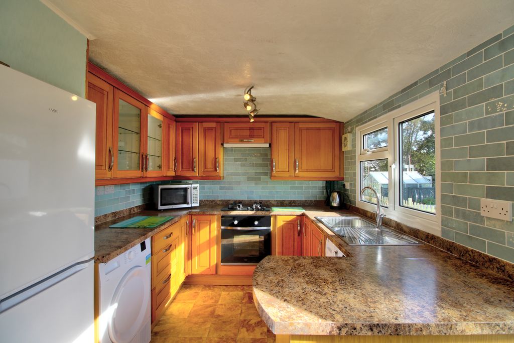 Property photo 2 of 20 Img_1049_50_51_Interior 4