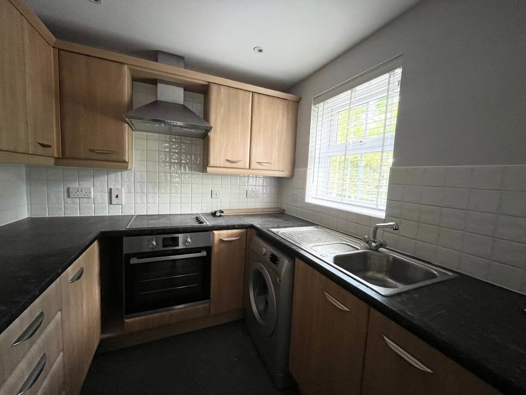 Property photo 3 of 7 Kitchen