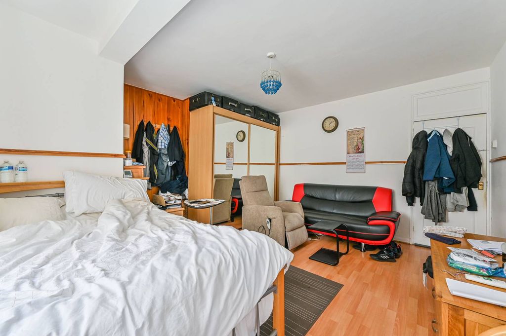 Property photo 3 of 5