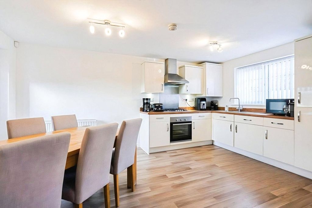 Property photo 3 of 11 Kitchen/Diner