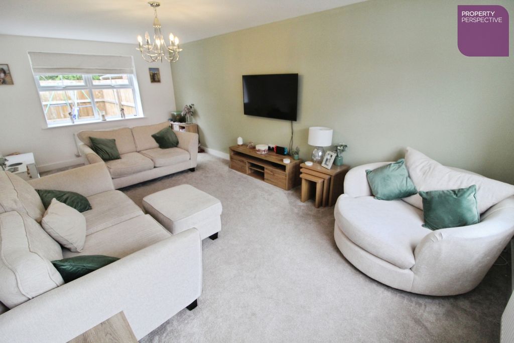 Property photo 2 of 11 Lounge