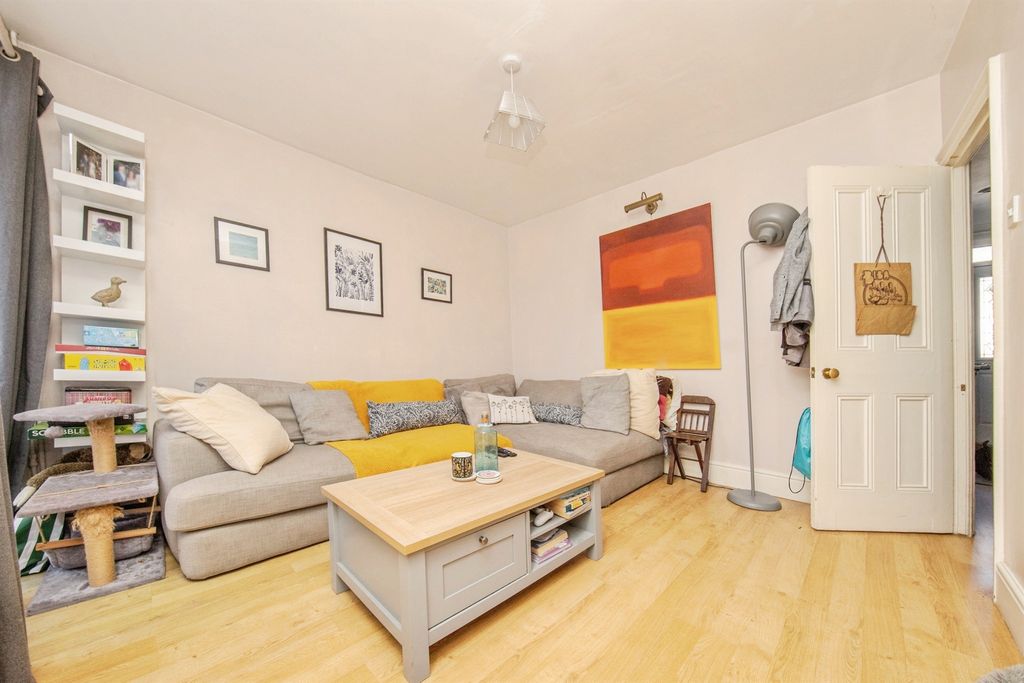 Property photo 2 of 22