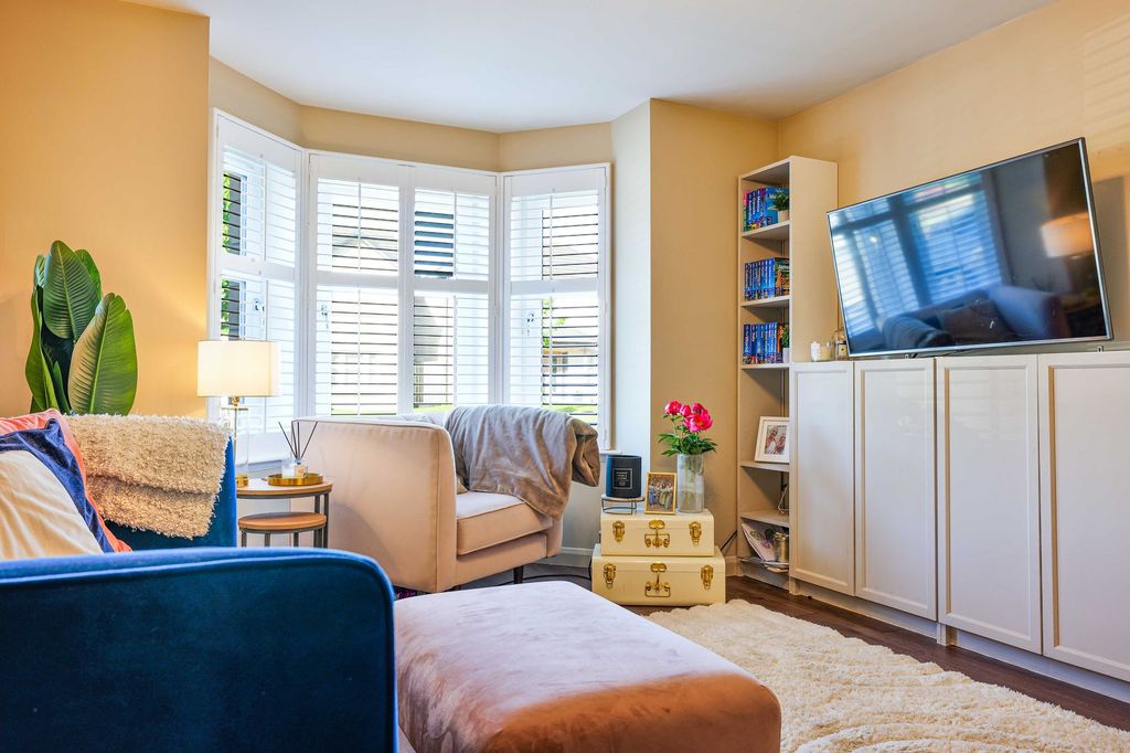 Property photo 3 of 27