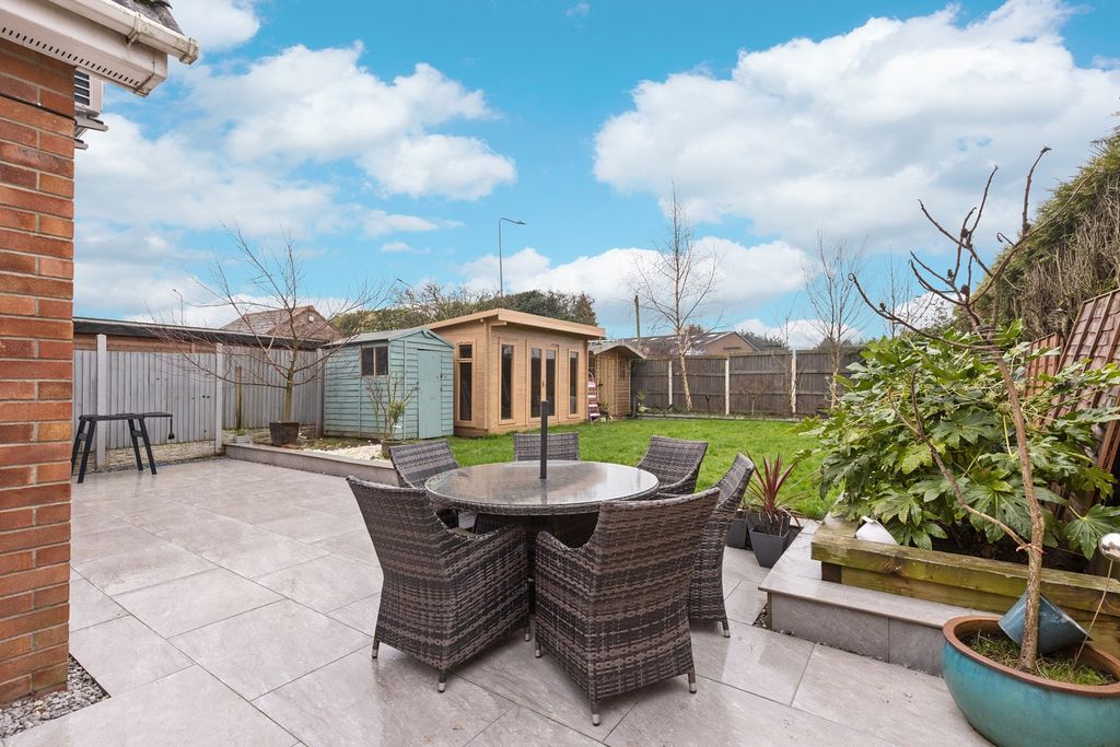 Property photo 3 of 18 33 Russell Road 045-1625