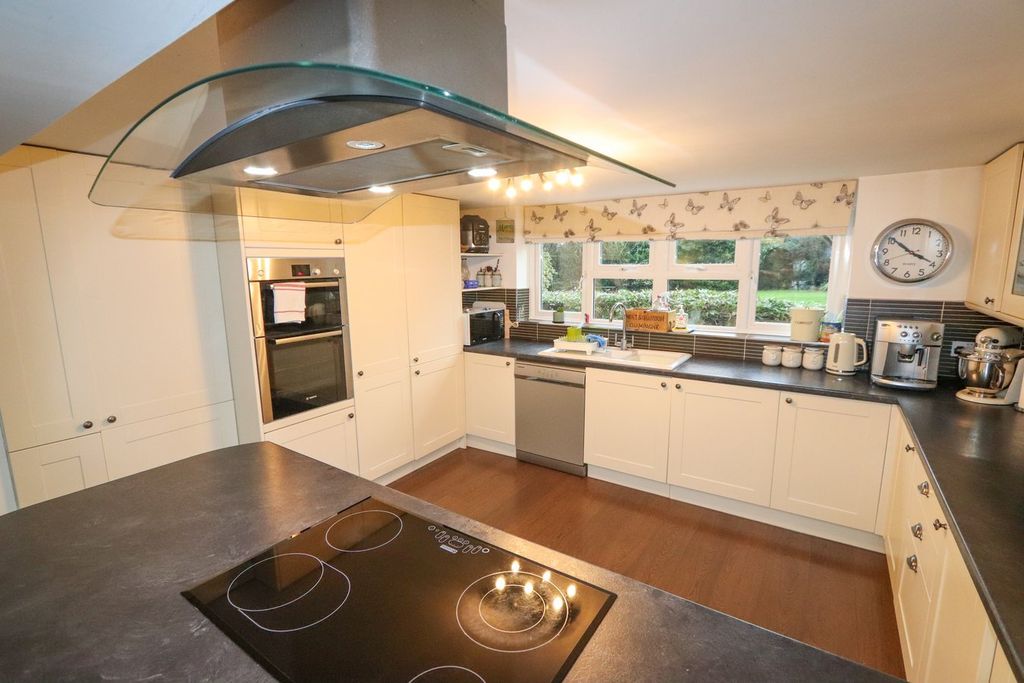 Property photo 3 of 26