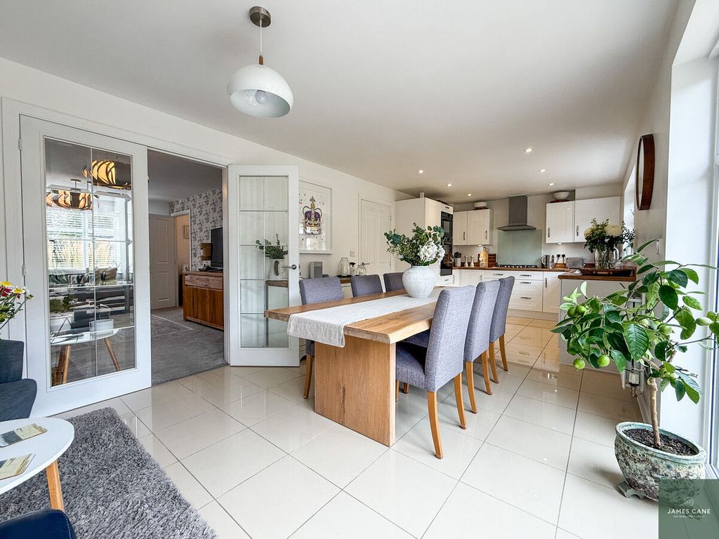 Property photo 2 of 28