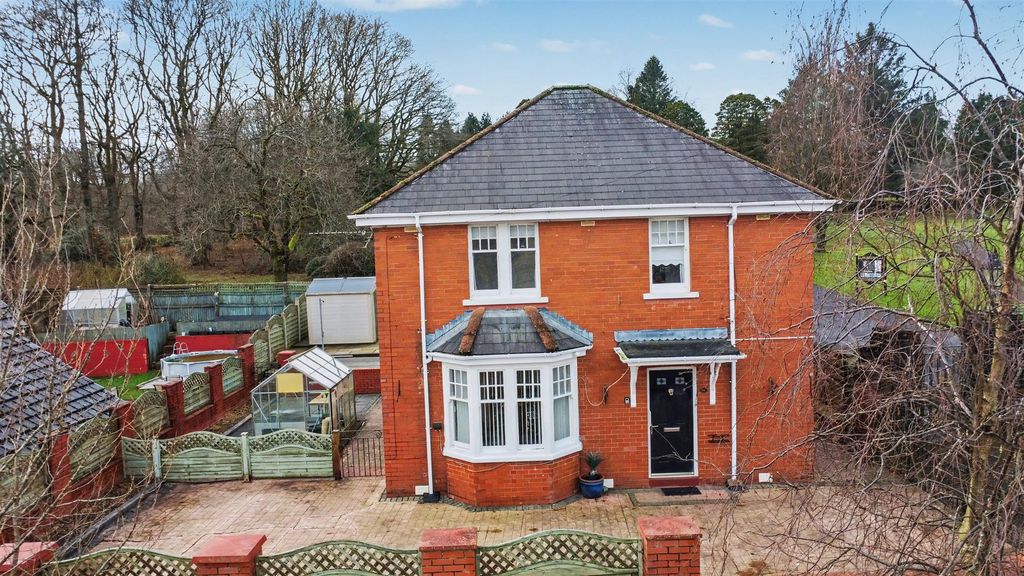 Property photo 2 of 25