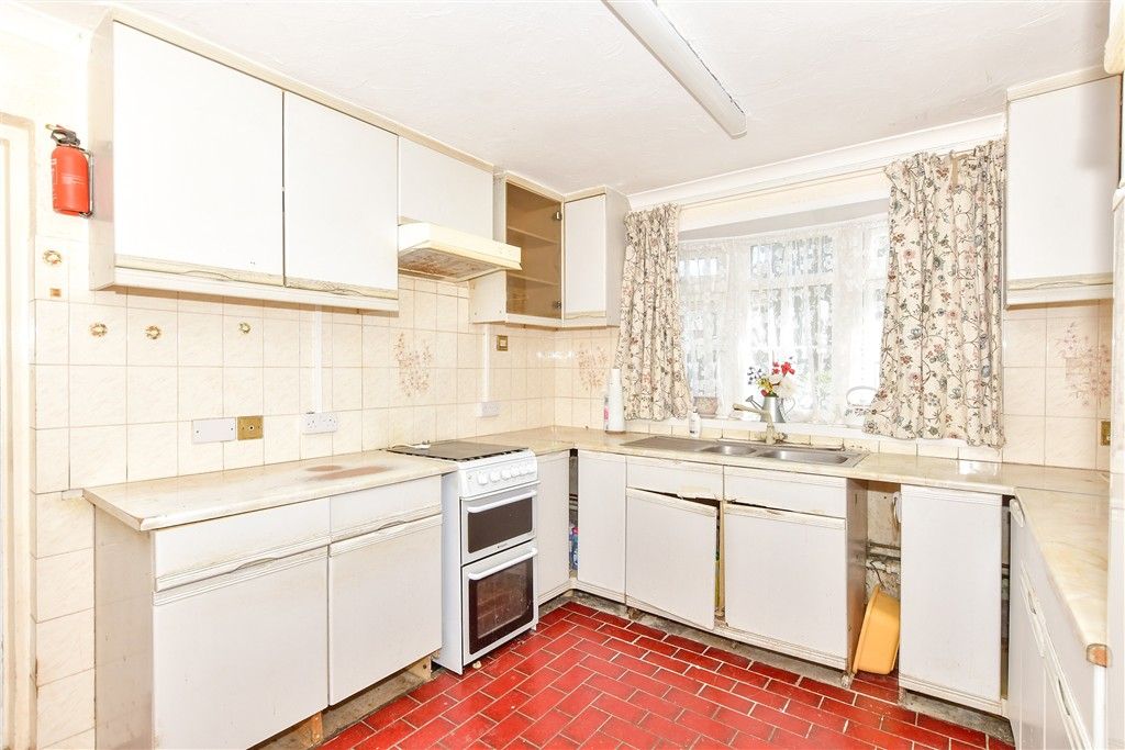 Property photo 2 of 7 Kitchen