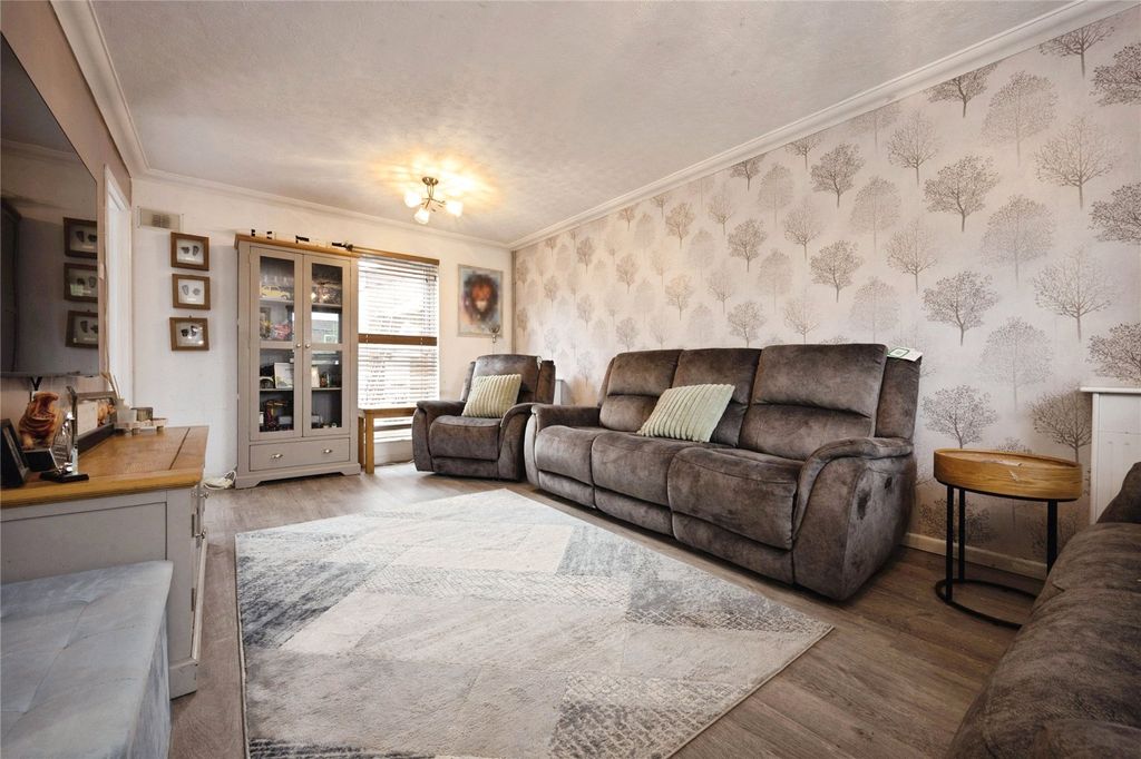 Property photo 3 of 17 Picture No. 24