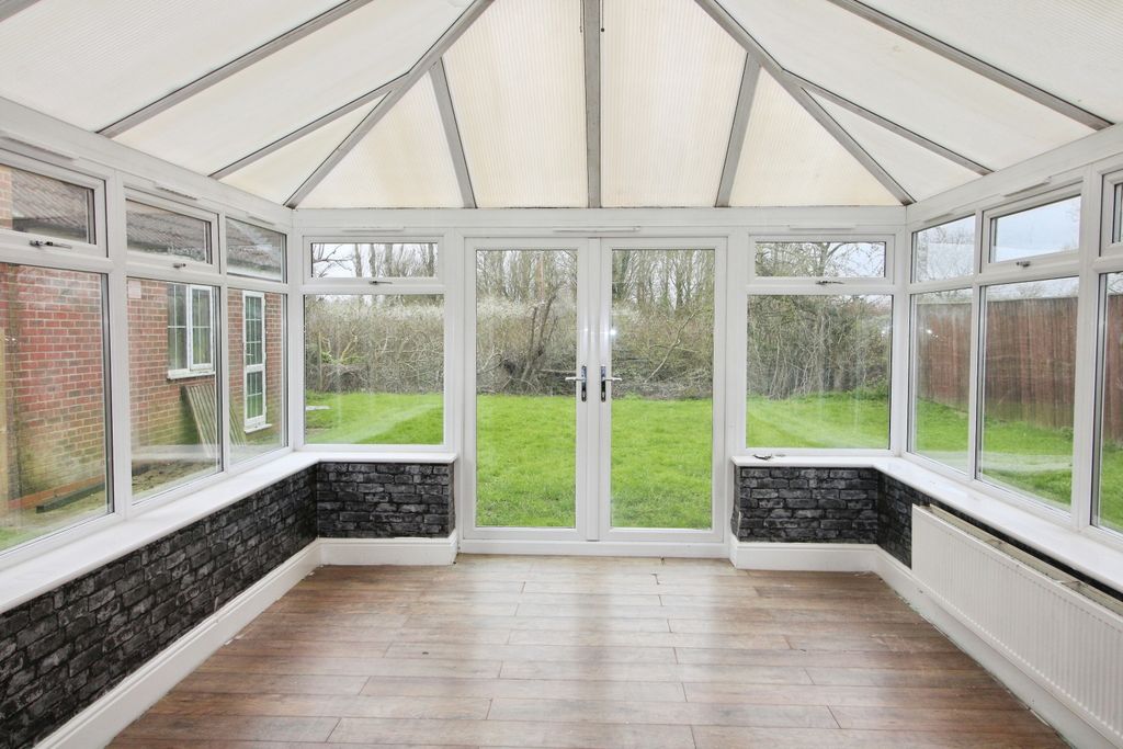 Property photo 3 of 17 Conservatory.Jpg