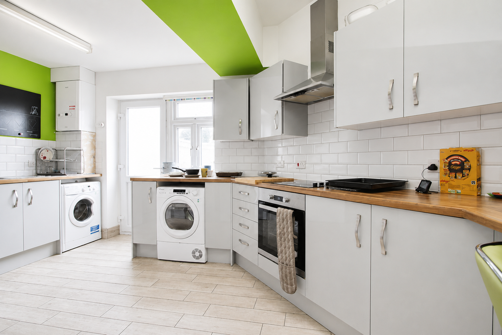 Property photo 3 of 10 Communal Kitchen - Angle 2