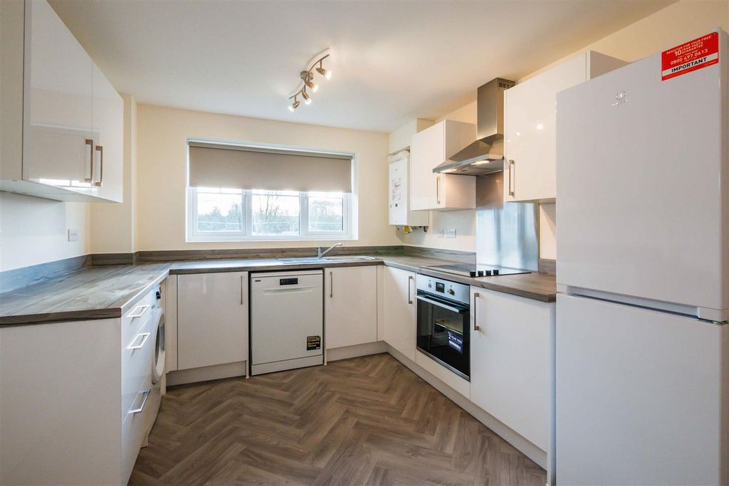 Property photo 2 of 17 Kitchen.Jpg