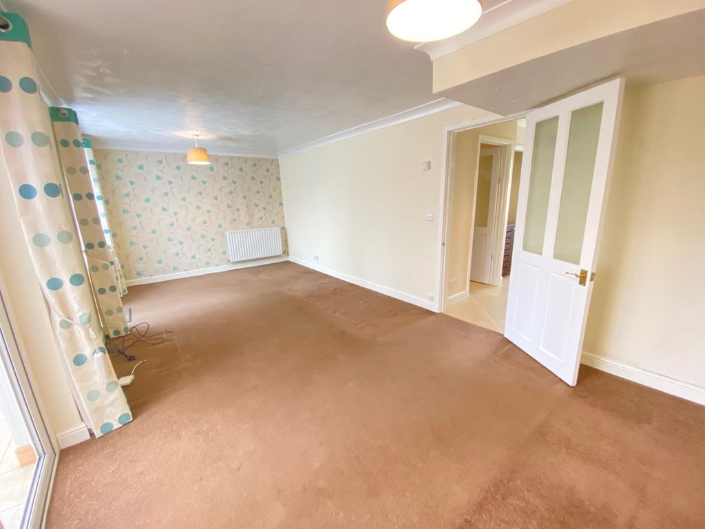 Property photo 3 of 14 Living Room