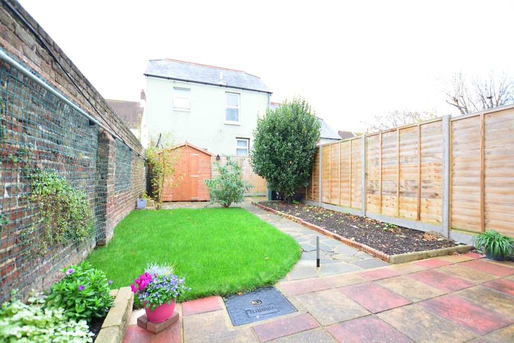 Property photo 1 of 8