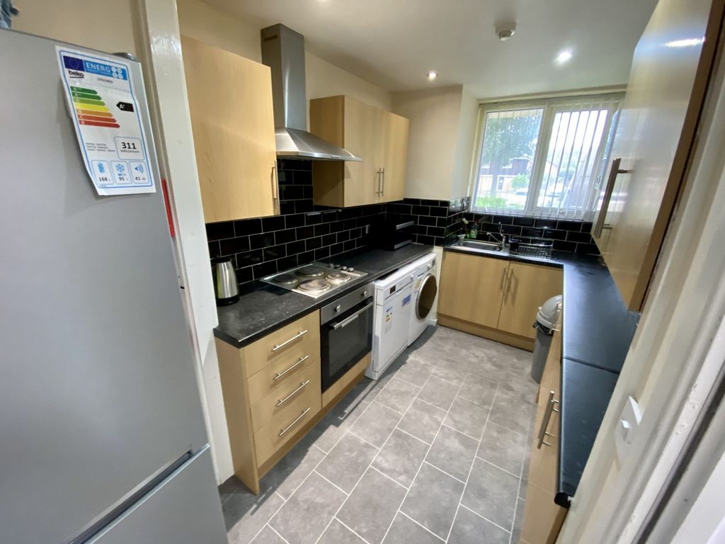 Property photo 2 of 8 A Modern And Tidy Kitchen With Ample Storage And G...