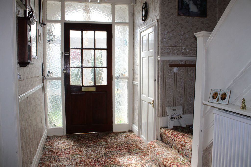 Property photo 2 of 14 Hall