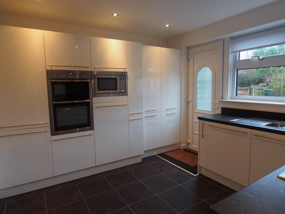 Property photo 2 of 9 Kitchen
