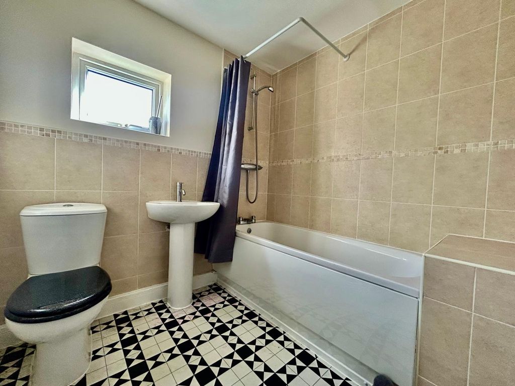 Property photo 3 of 5 Kitchen