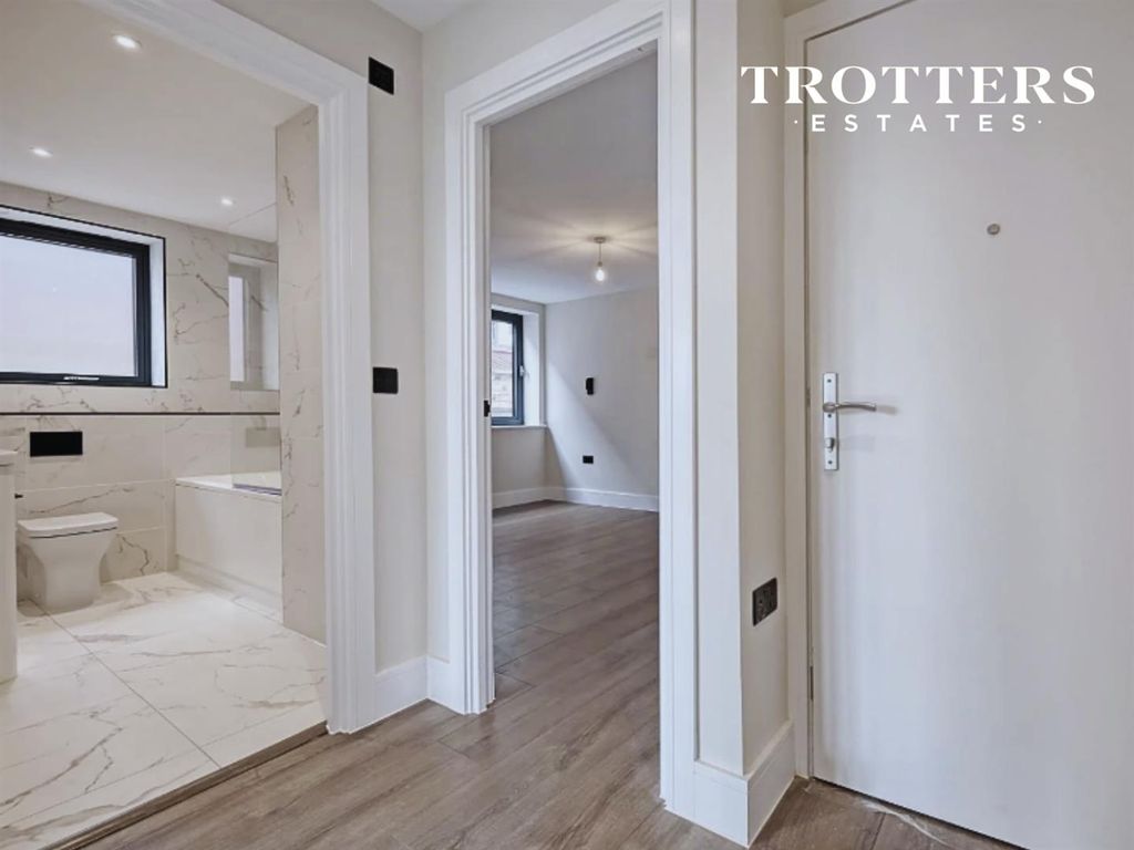 Property photo 2 of 13 Untitled Design - 2025-09-17T115036.104.Png