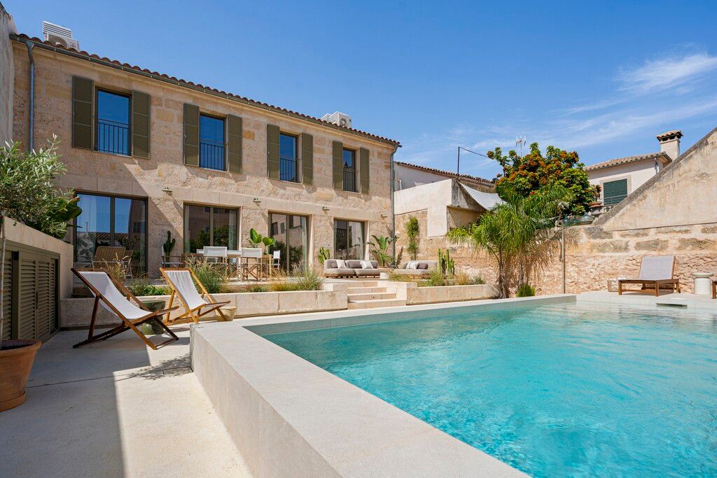 Property photo 2 of 20 Exterior And Pool (1).Jpg