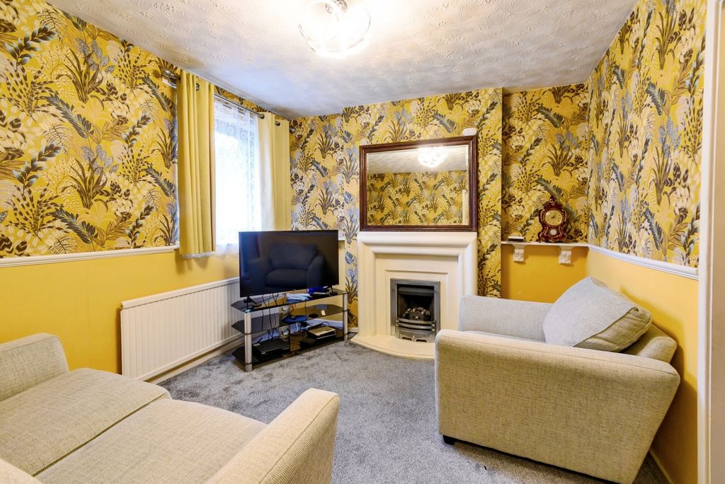 Property photo 2 of 12 Lounge