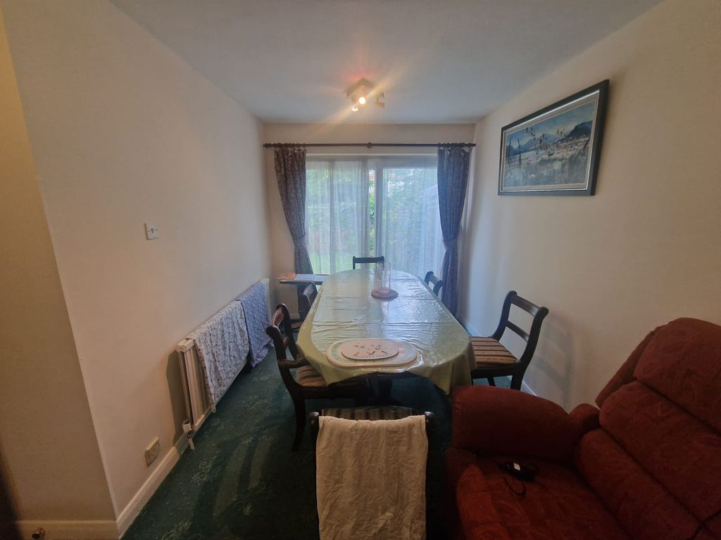 Property photo 3 of 8 Dining Area 