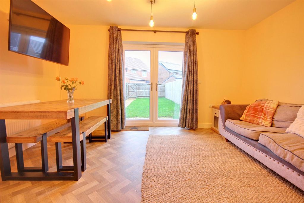 Property photo 2 of 16 Img_0040-Img_0042_Lzn.Jpg