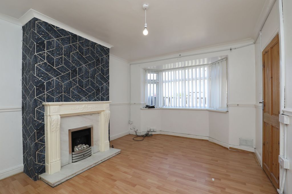 Property photo 2 of 27