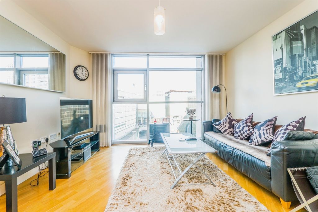 Property photo 3 of 16 Living Room