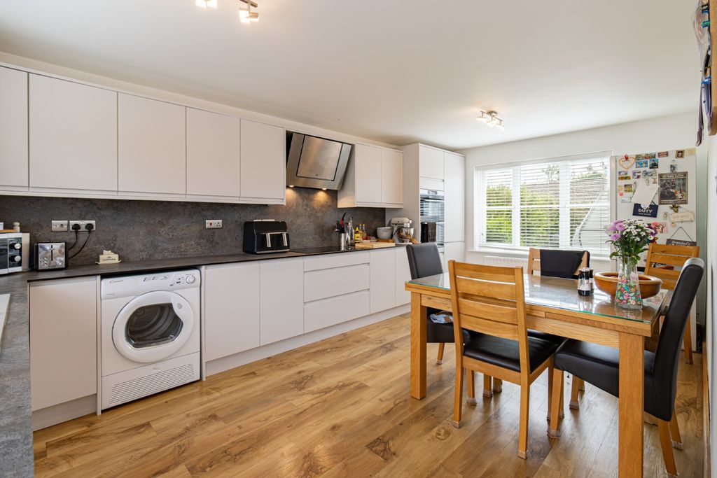 Property photo 2 of 26 5218422