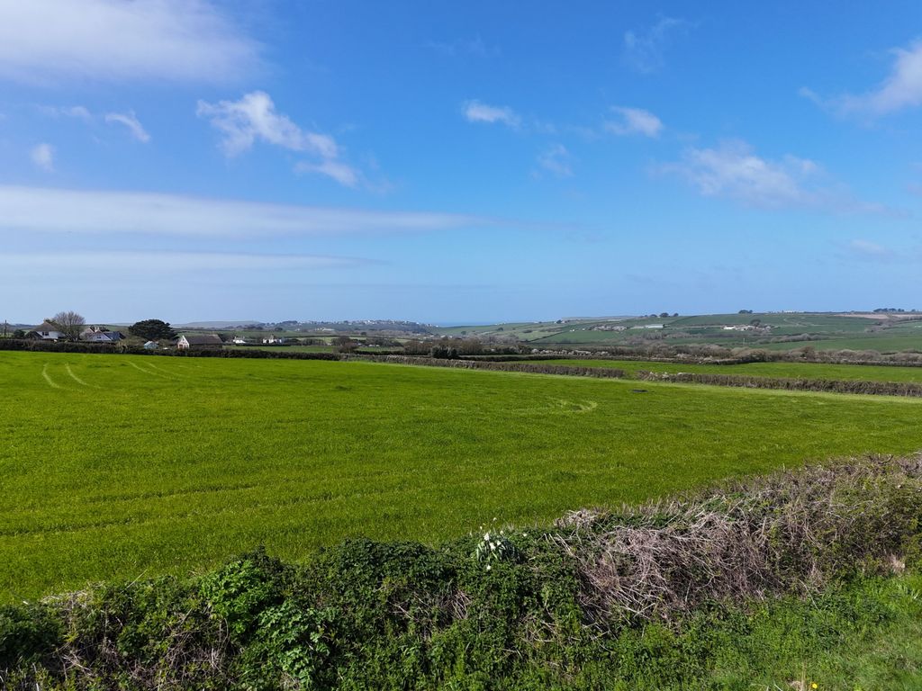 Property photo 3 of 8 Gallery