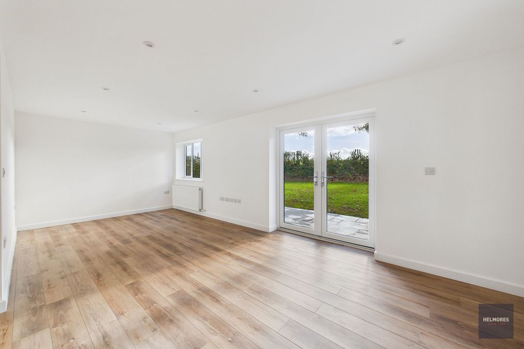 Property photo 3 of 39