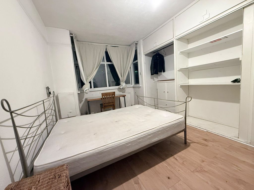 Property photo 1 of 8 Bedroom