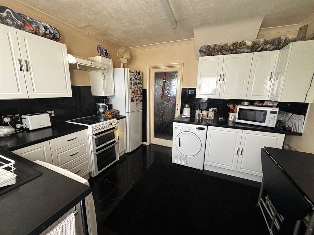 Property photo 3 of 11 Picture No. 14