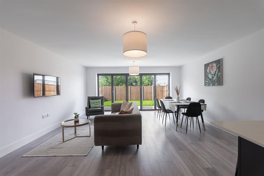 Property photo 3 of 20 Clarke Close-22.Jpg